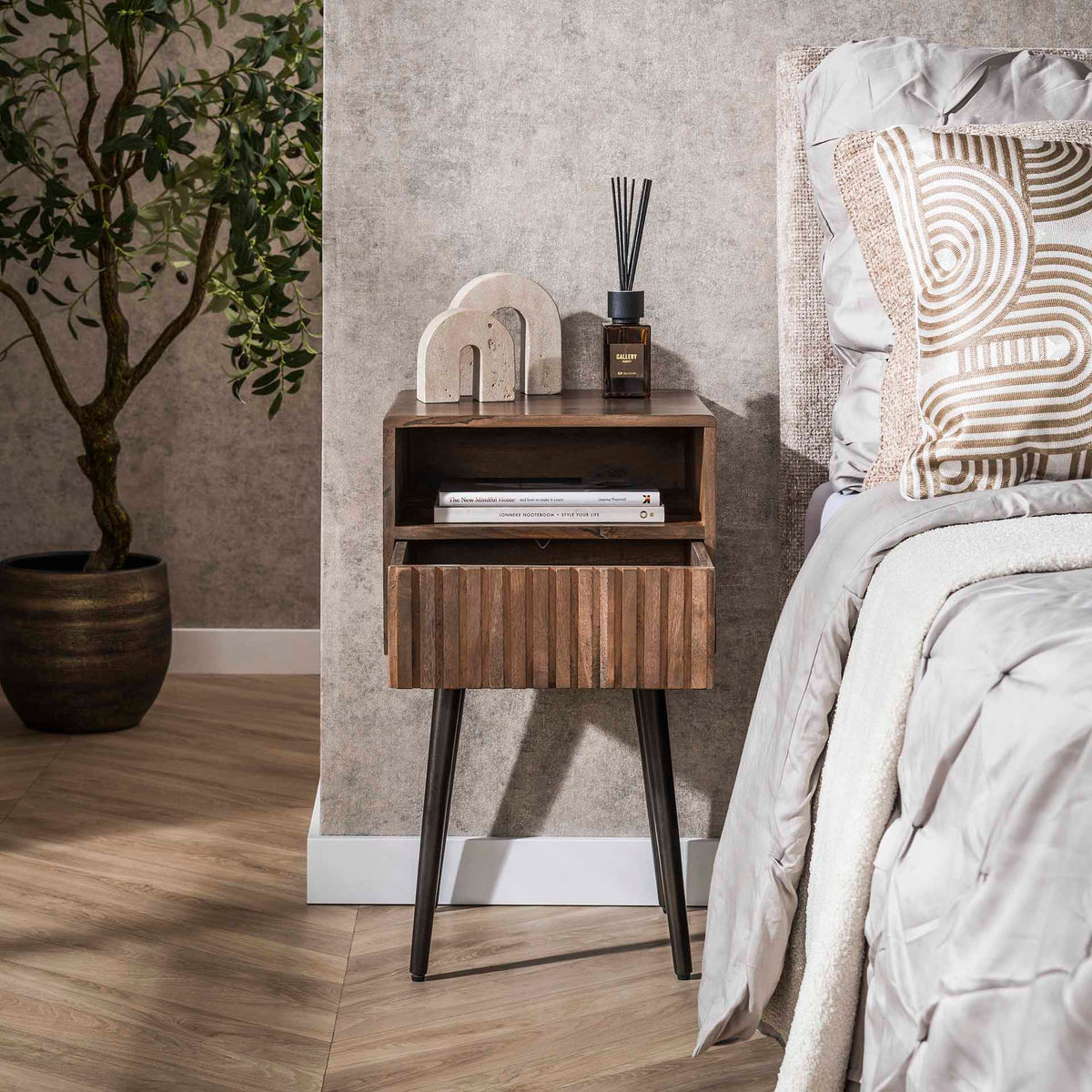 Nachttisch mit 1 Schublade, Rillenfront – Akazienholz massiv, Braun