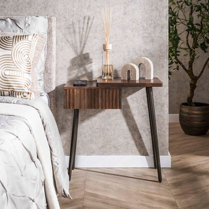 Nachttisch Carve 1 Schublade rechts / Solide Akazie braun