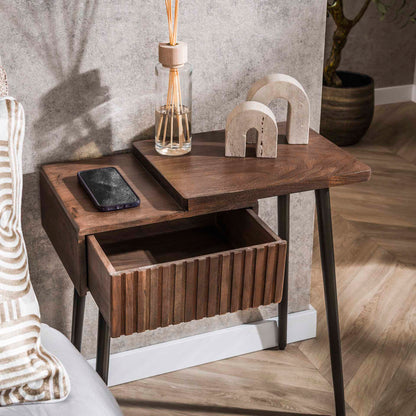 Nachttisch Carve 1 Schublade rechts / Solide Akazie braun