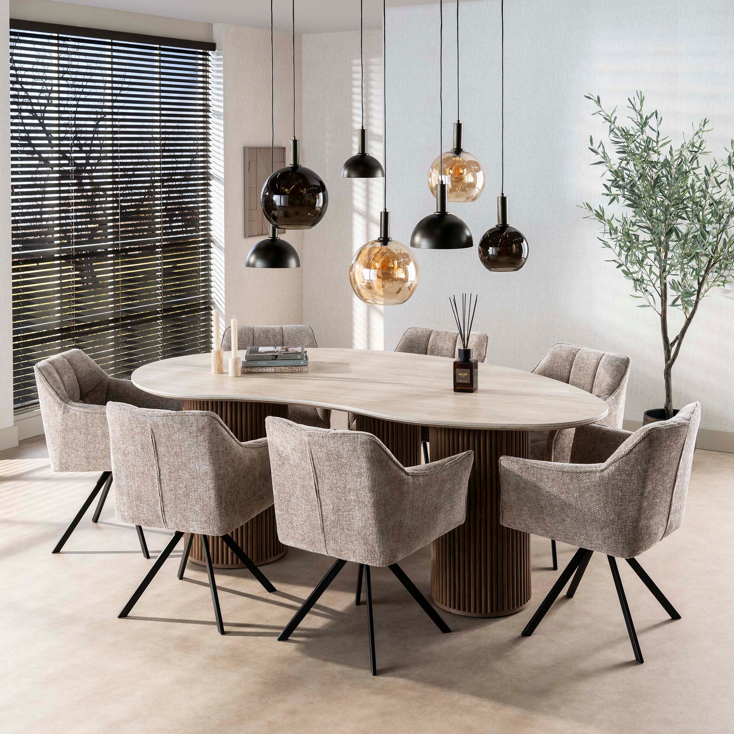 Romano Esstisch in Nierenform, 215 cm / 3D-Keramik, Travertin