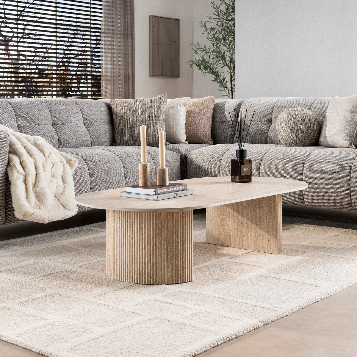 Couchtisch Bogenfuß 135 cm – Keramik Travertin-Optik