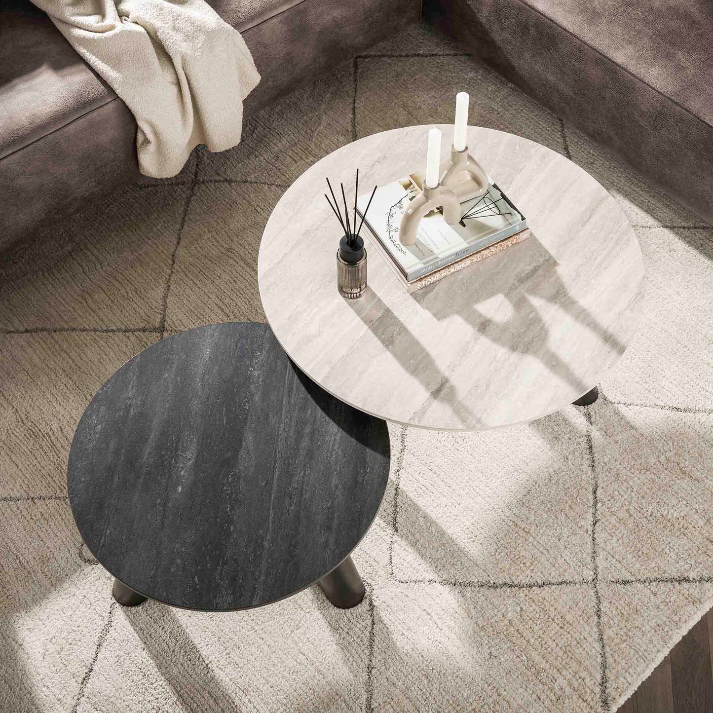 Couchtisch Twin Round Set aus 2 / 3D Keramik Travertin schwarz/grau