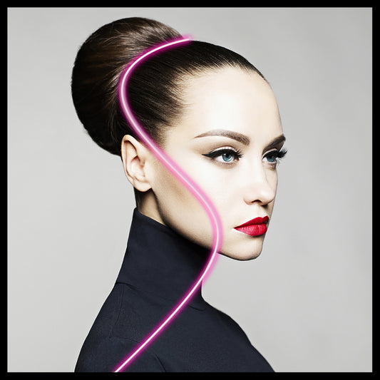 Frau mit Dutt- Led Streifen