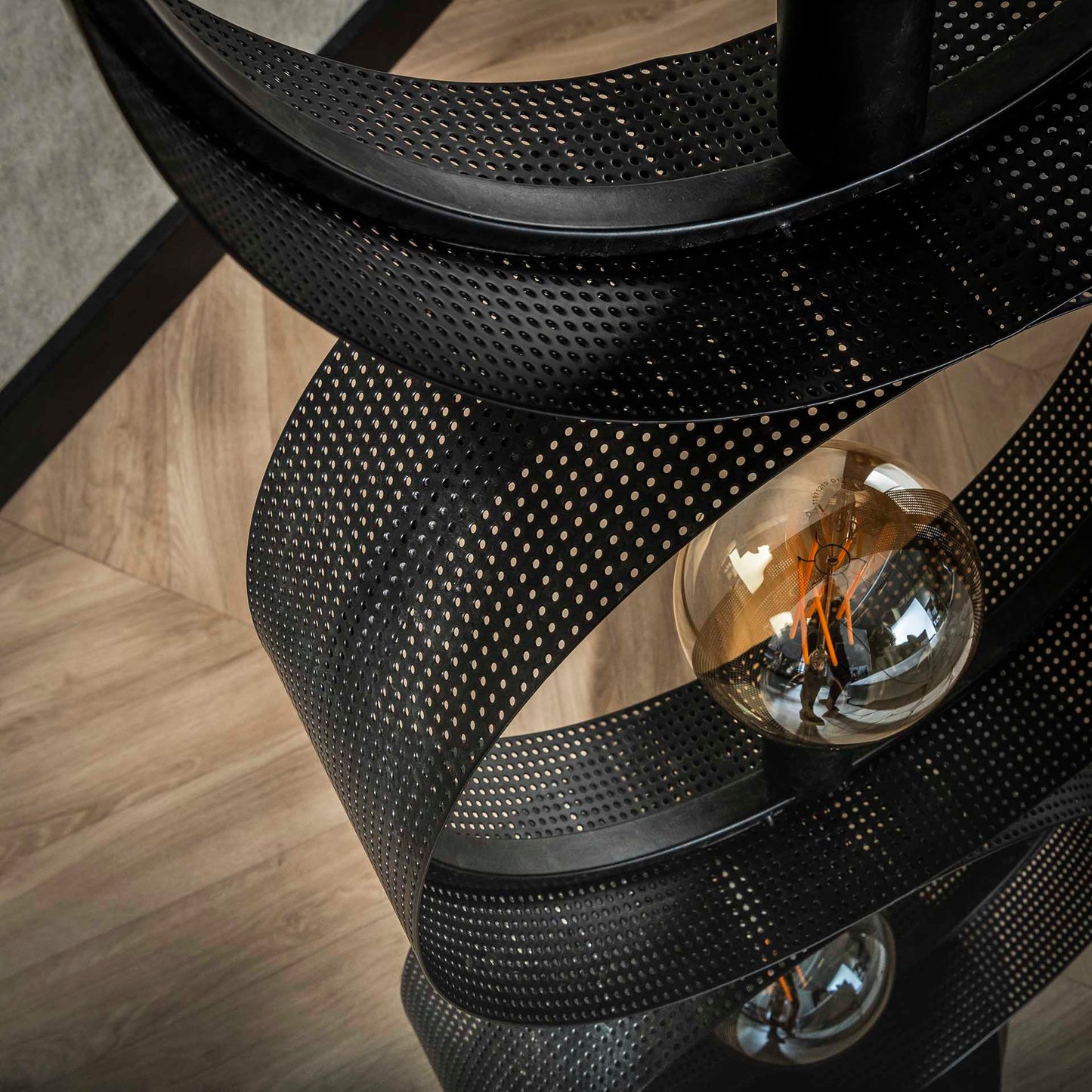 Stehlampe 3L ring perforiert