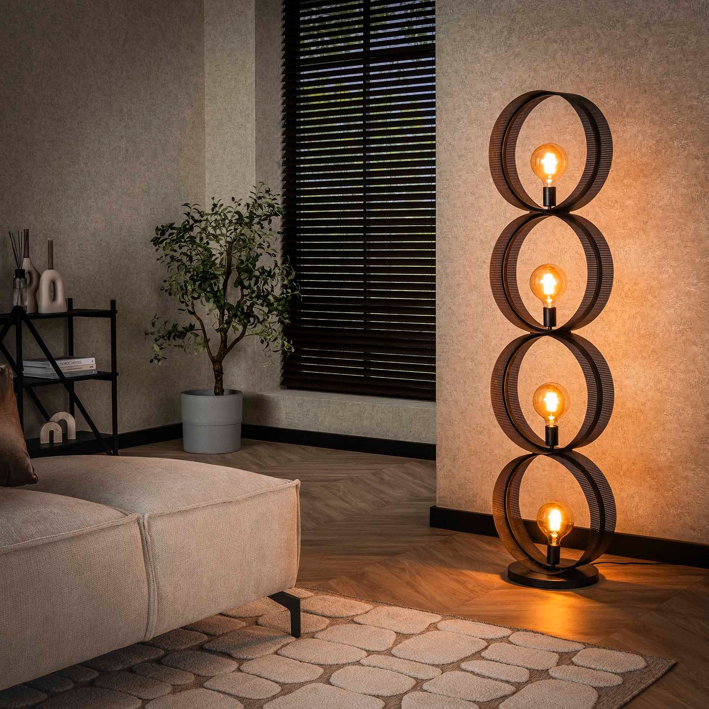 Stehlampe 4L ring perforiert