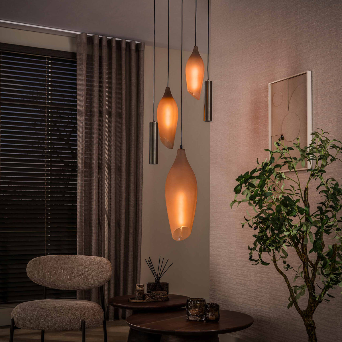 Hängelampe 5-flammig gestuft, 60 cm breit – Sienna-Braun / Milchglas – Bild 2