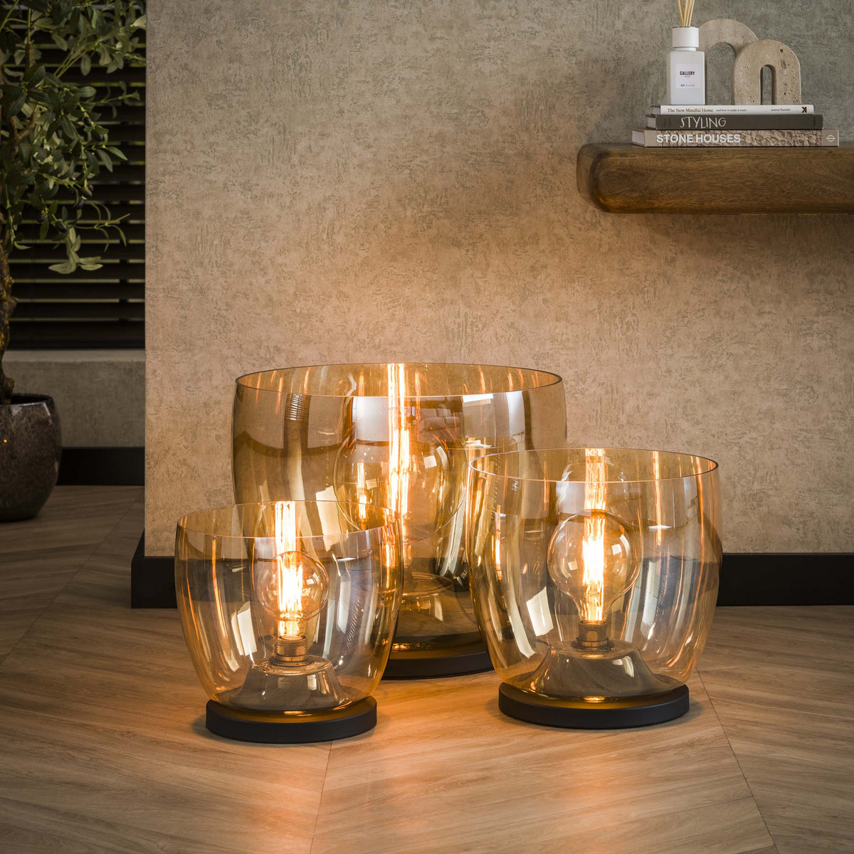 Stehlampe 1-flammig, Glas, 33 cm breit – Bernsteinglas