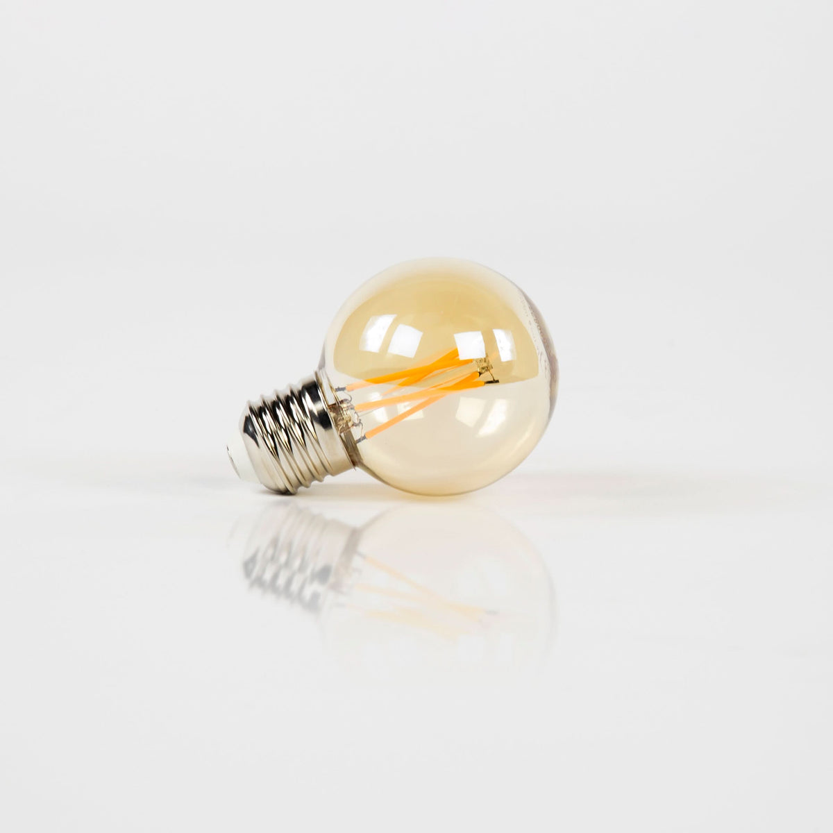 LED-Leuchtmittel Filament Kugel Ø 6 cm – Bernsteinglas