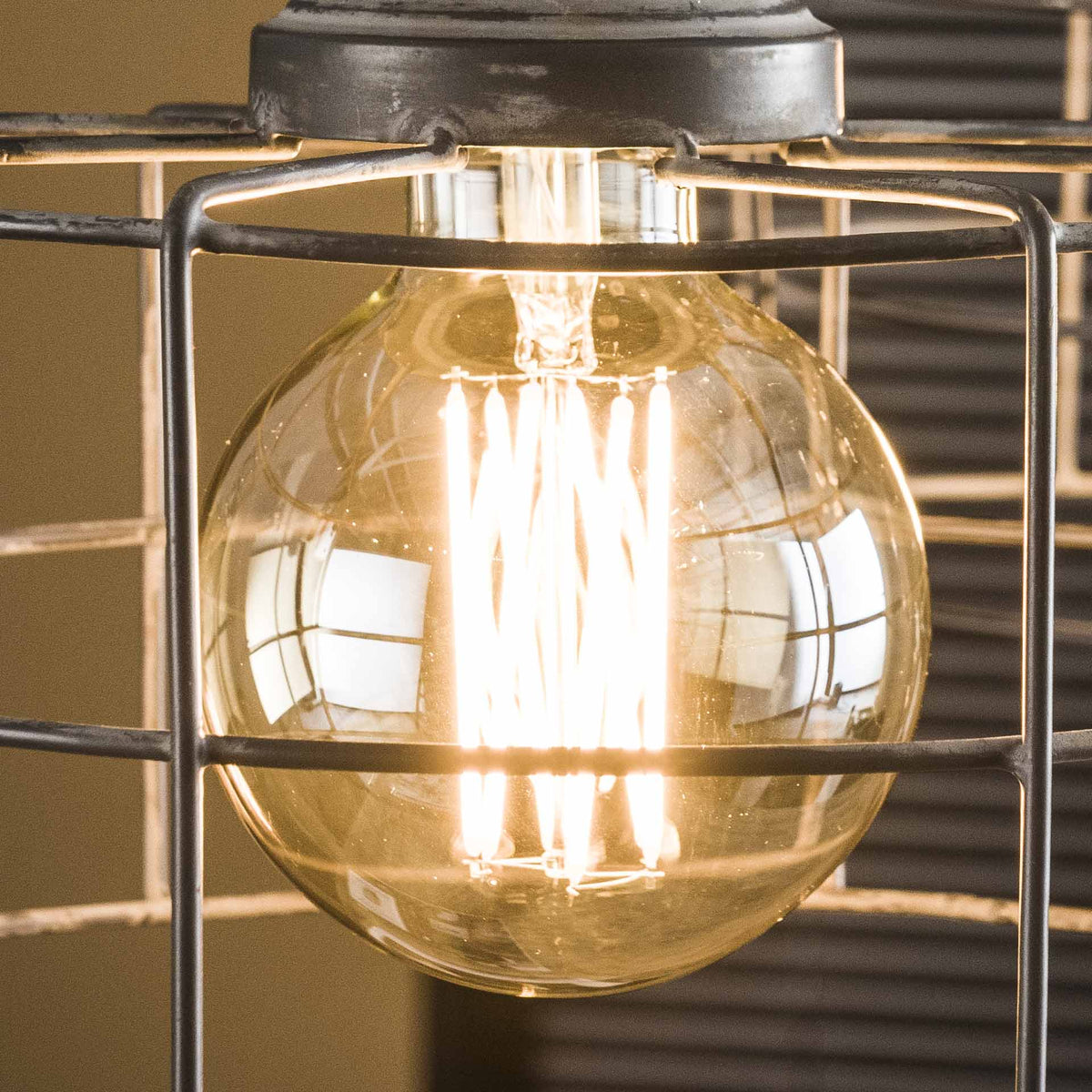 LED-Leuchtmittel Filament Kugel Ø 9,5 cm – Bernsteinglas