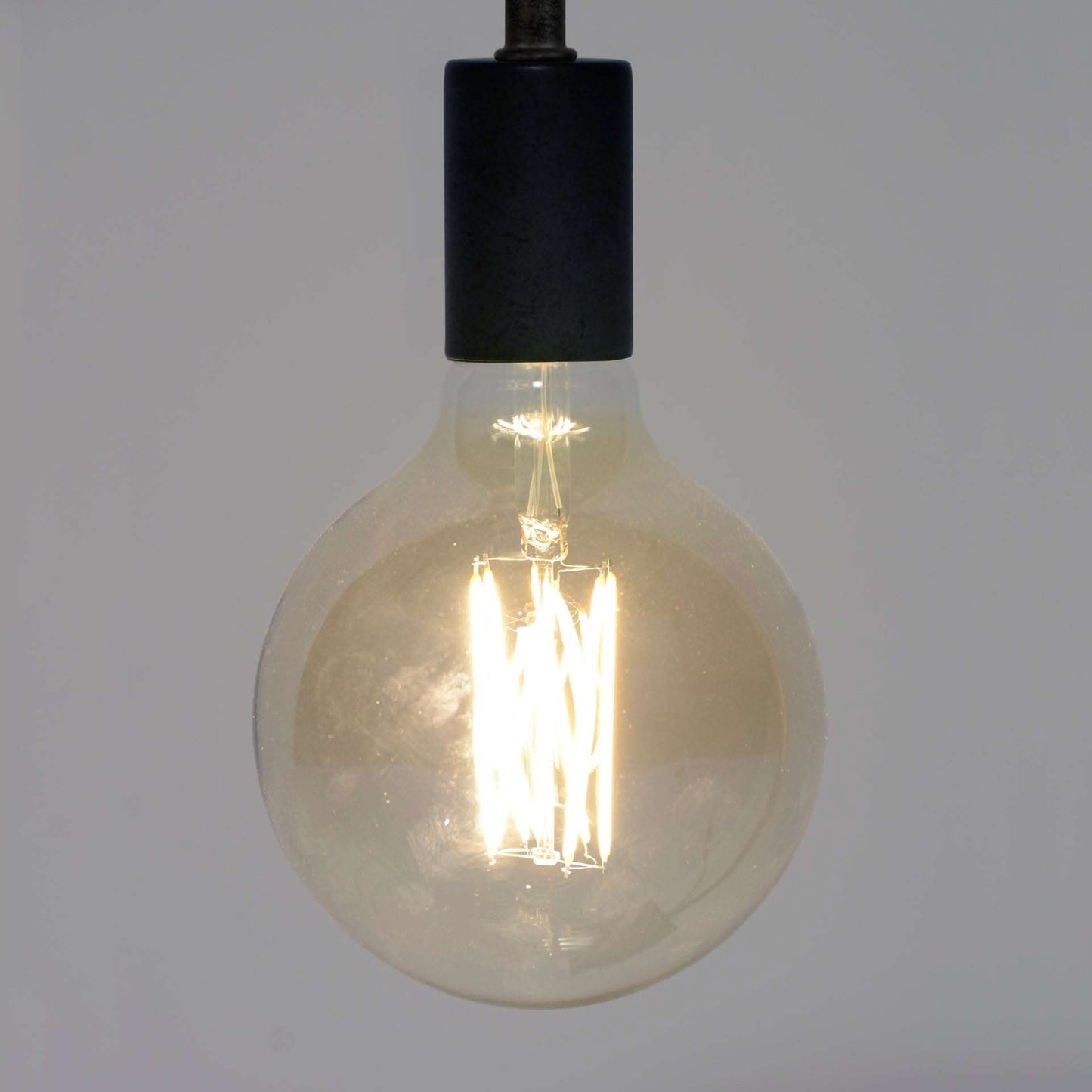 Glühlampe LED Filament Globus 12 5 - E27 6W 2100K 450lm dimmbar / Braunglas