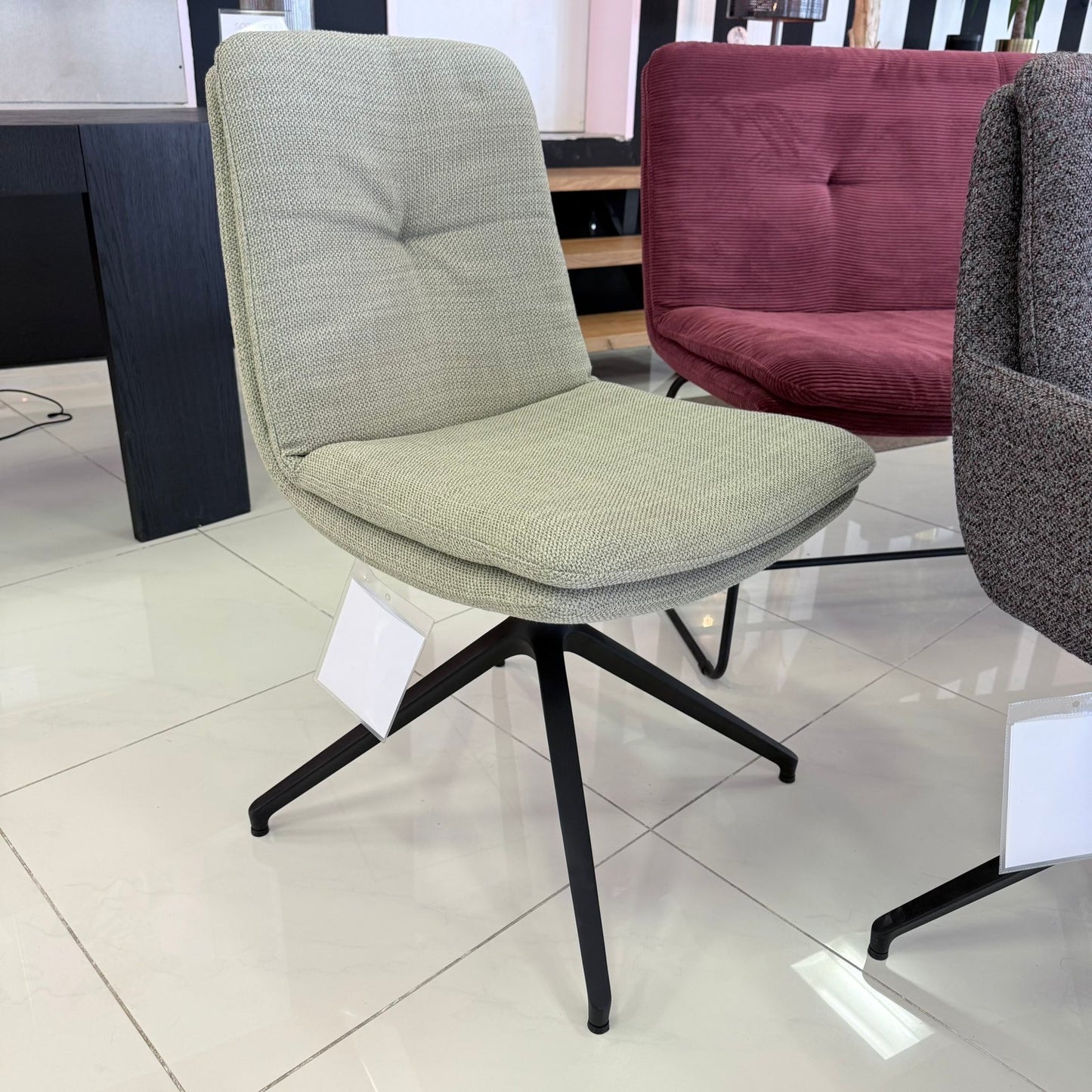 Design Essgruppe 6-tlg. – Bank + 5 drehbare Stühle (Cord & Webstoff)