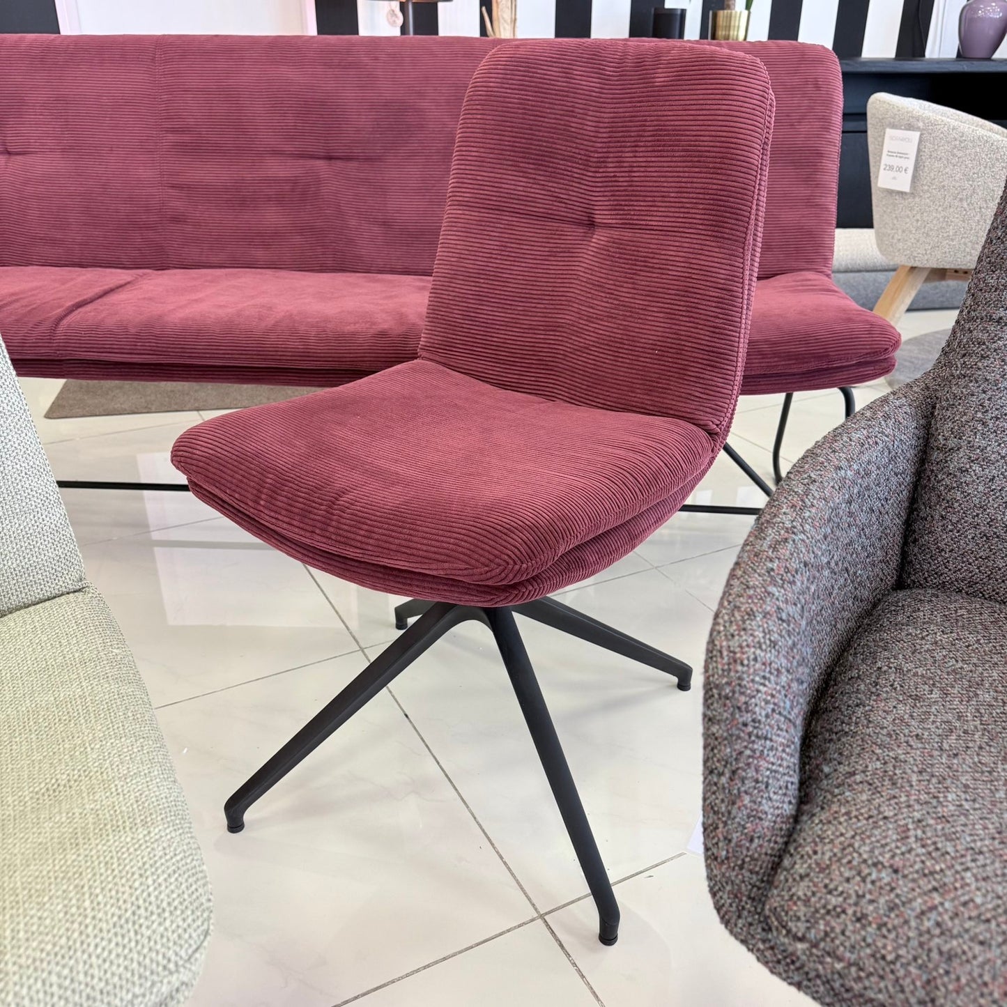 Design Essgruppe 6-tlg. – Bank + 5 drehbare Stühle (Cord & Webstoff)