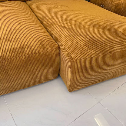 Megasofa, zwei große Sitzflächen, breite Armlehnen, zwei Rückenlehnen, Cord, elektrische Liegetiefenverstellung