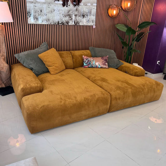 Megasofa, zwei große Sitzflächen, breite Armlehnen, zwei Rückenlehnen, Cord, elektrische Liegetiefenverstellung