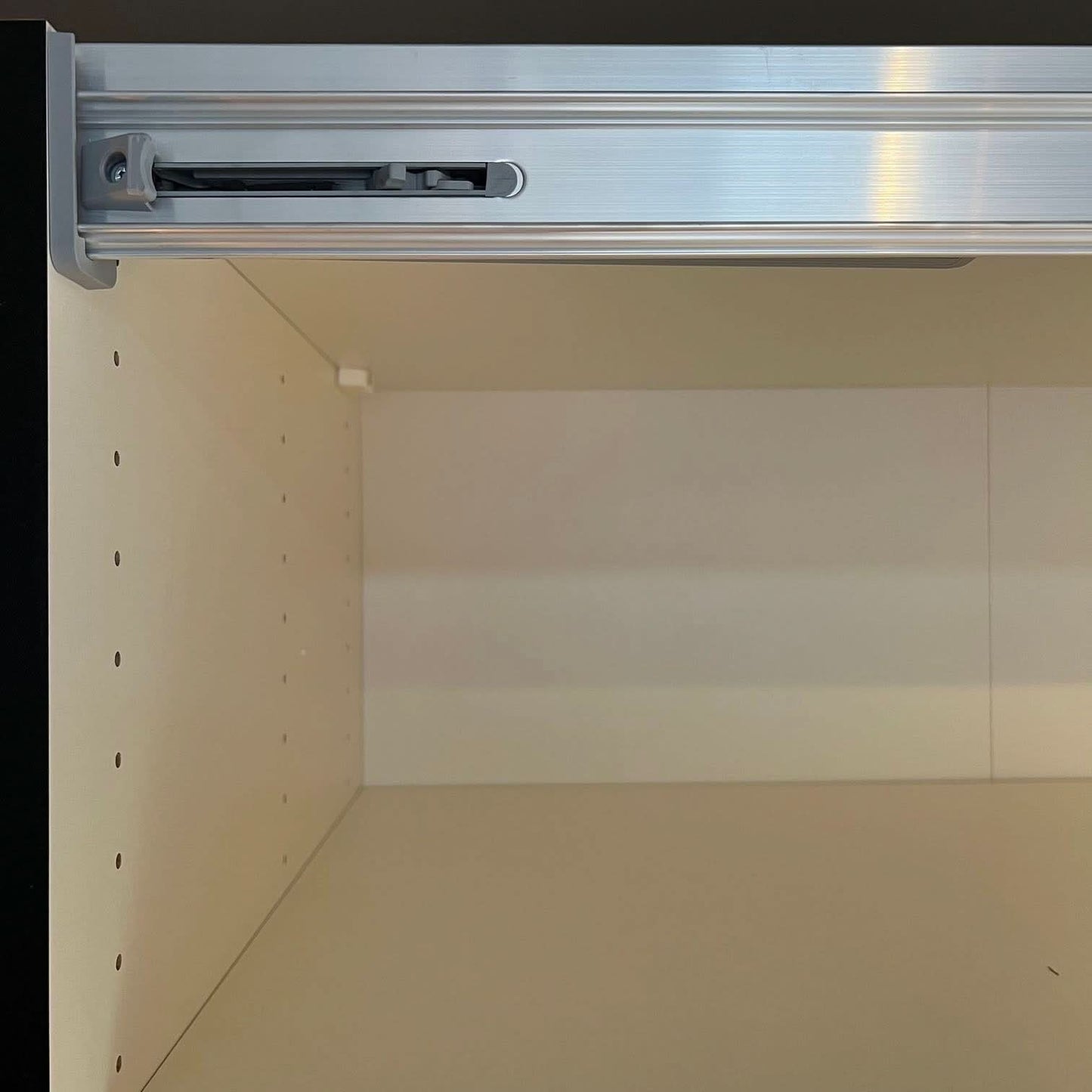 Jutzler - Kleiderschrank Schwebetüren - 203x57x220cm