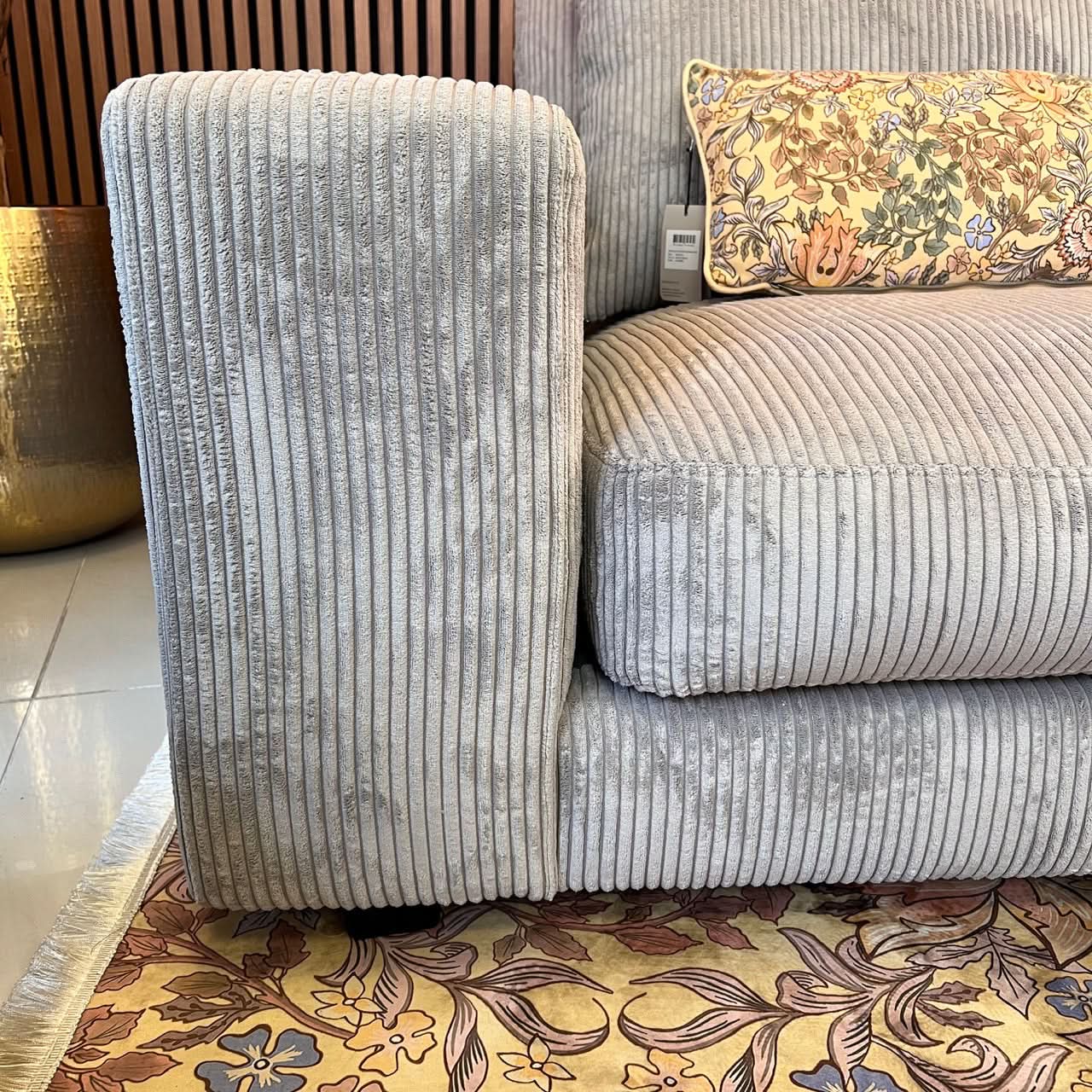 Armlehne, Breitcord, Ecksofa, schwarze tiefe Füße