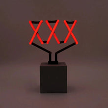 Neonschild 'XXX'