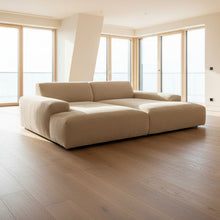 Megasofa, zwei große Sitzflächen, breite Armlehnen, zwei Rückenlehnen, Cord, tiefe schwarze Füße