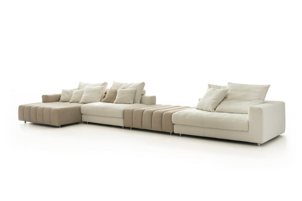 Bari Modulsofa mit Longchair – Ansicht schräg