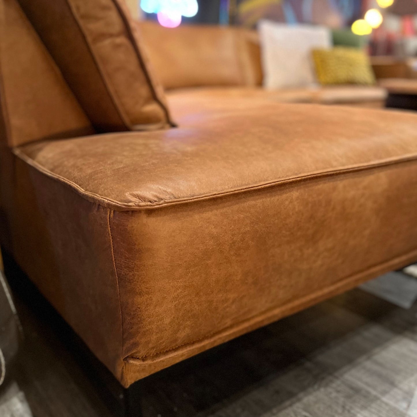  Akron, Ecksofa, Microfaser, schwarze Füße, braun-orange, Naht außen