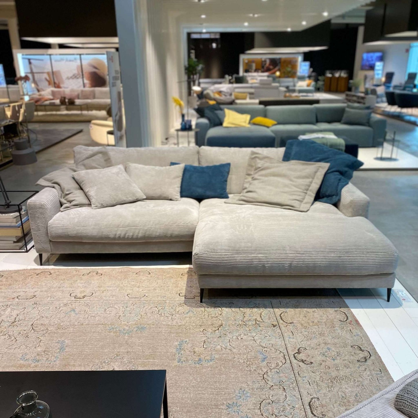 City, Ecksofa, Cord, grau, schwarze Füße