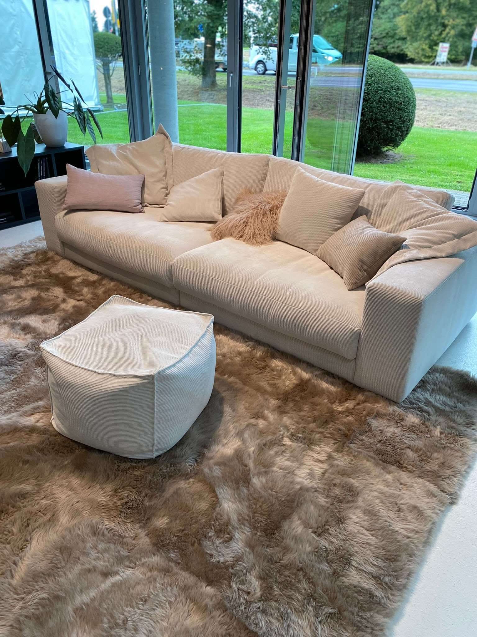 Sofa big pillows clearance
