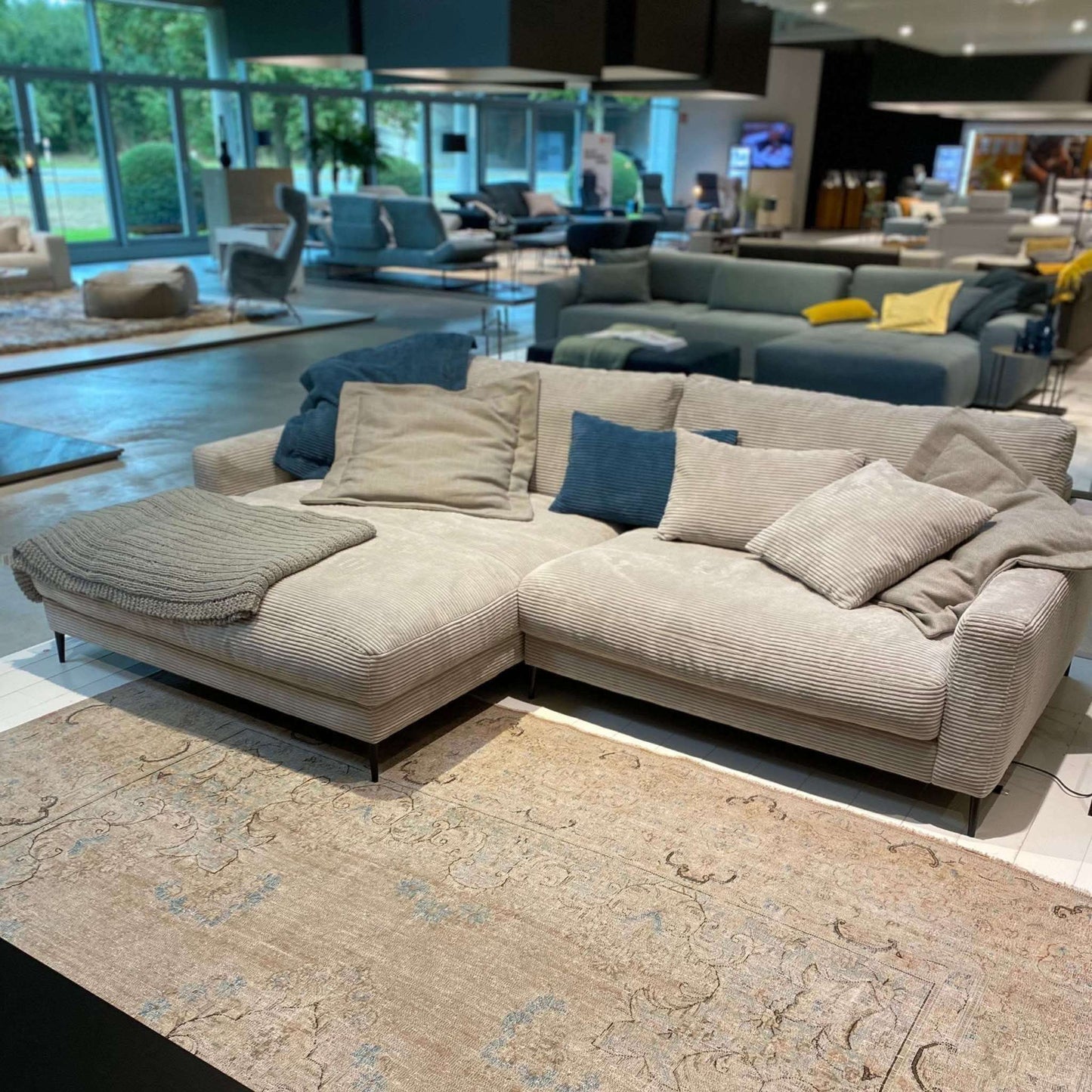 City, Ecksofa, Cord, grau, schwarze Füße