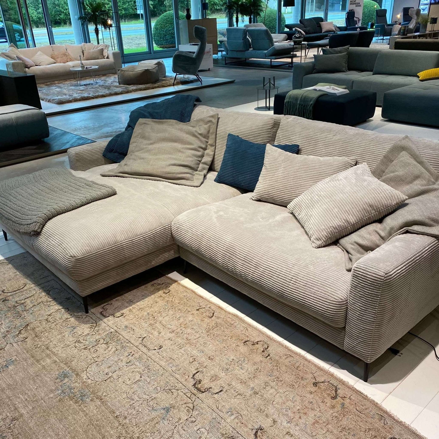 City, Ecksofa, Cord, grau, schwarze Füße