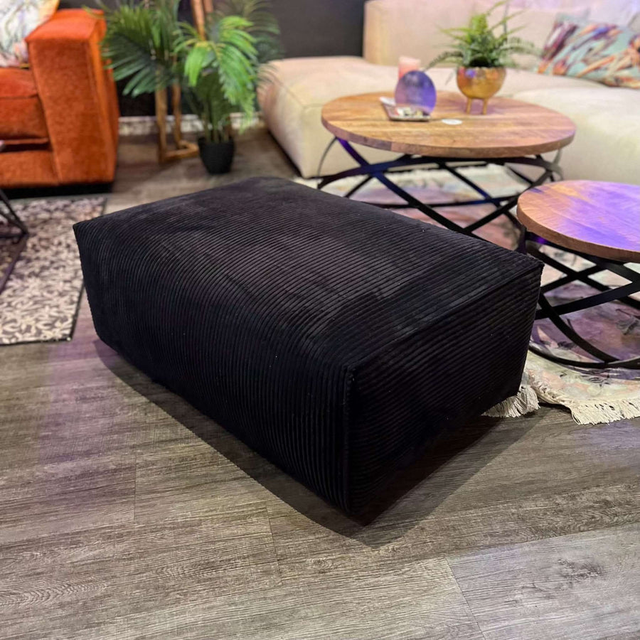 Petite Hocker