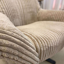 Christine Sessel mit Hocker