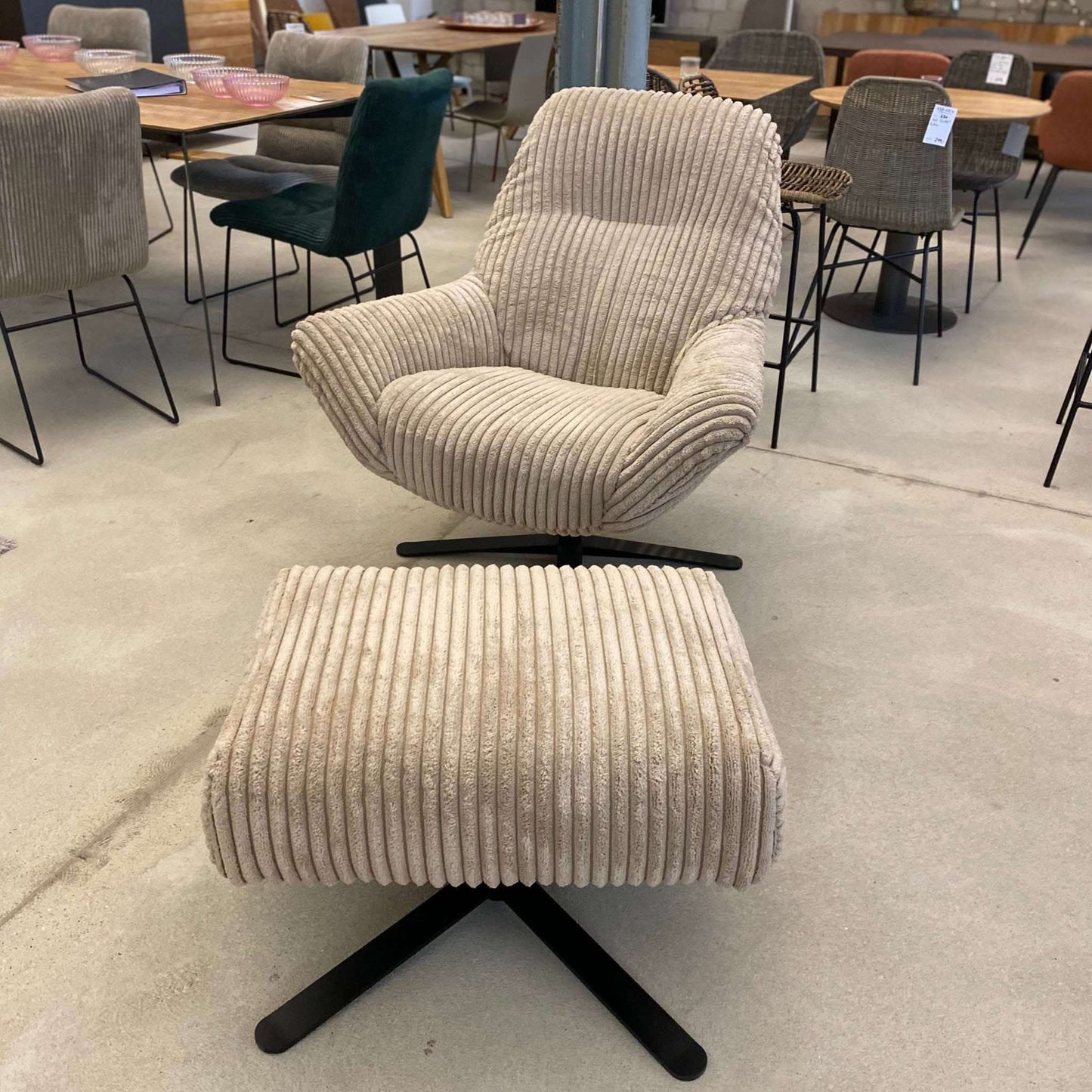 Christine Sessel mit Hocker