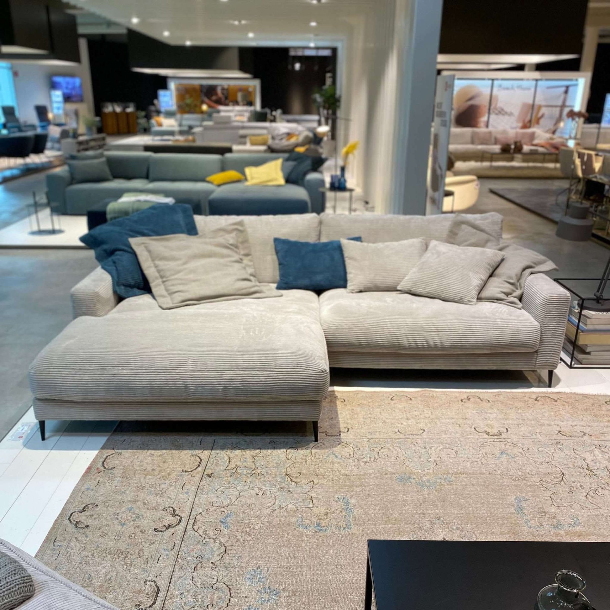 City, Ecksofa, Cord, grau, schwarze Füße