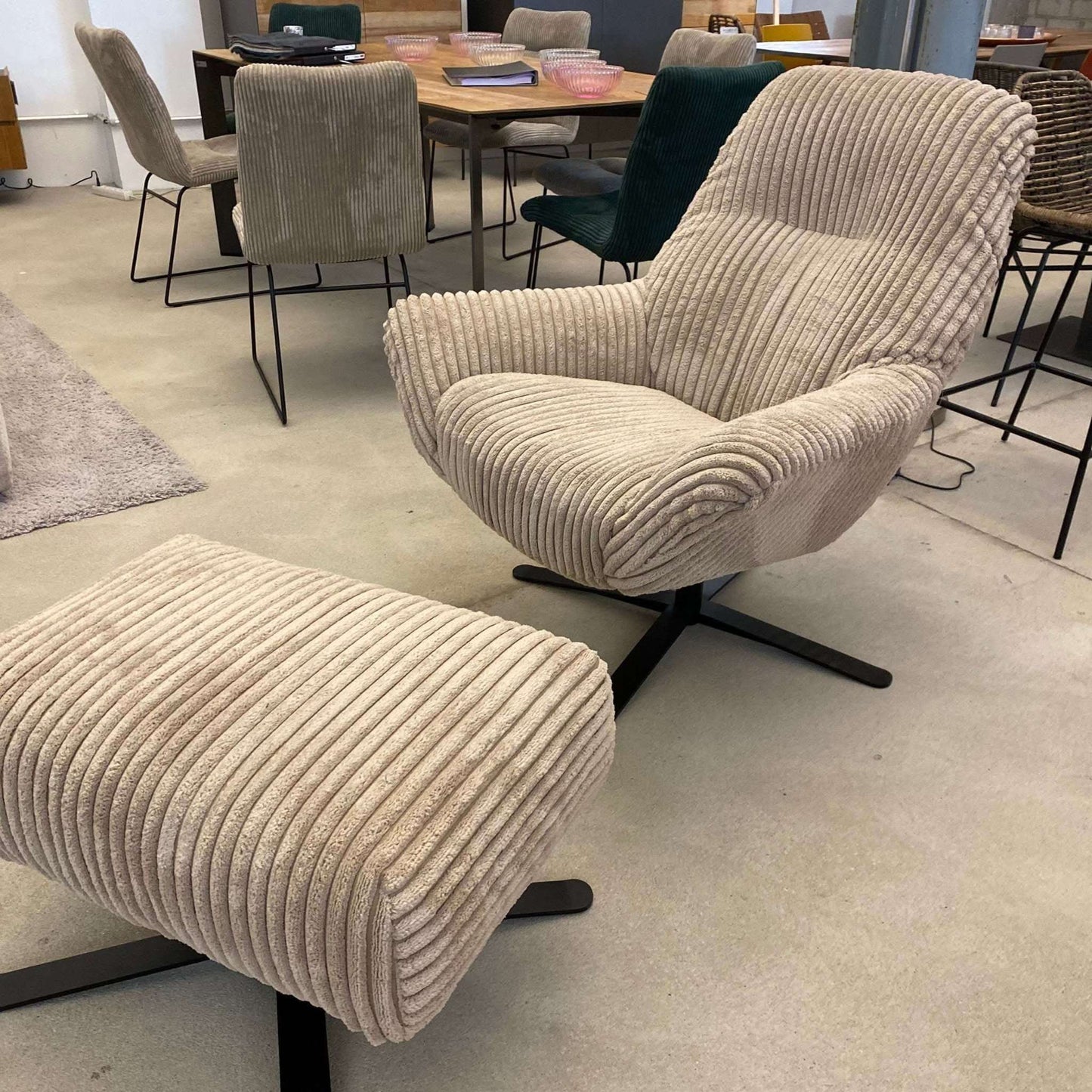 Christine Sessel mit Hocker