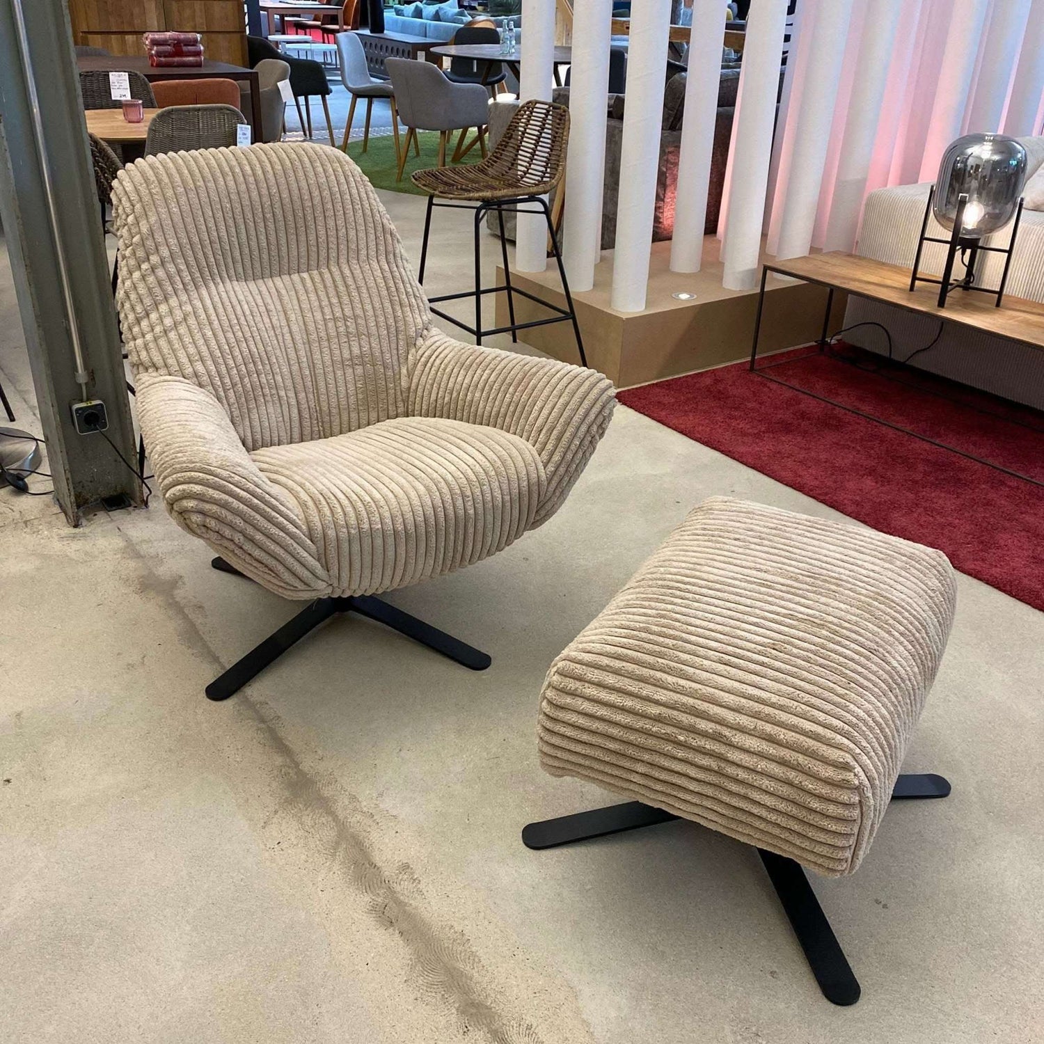 Christine Sessel mit Hocker