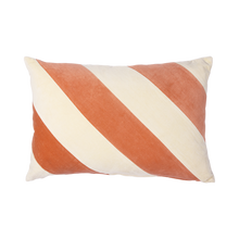 Gestreiftes Samtkissen